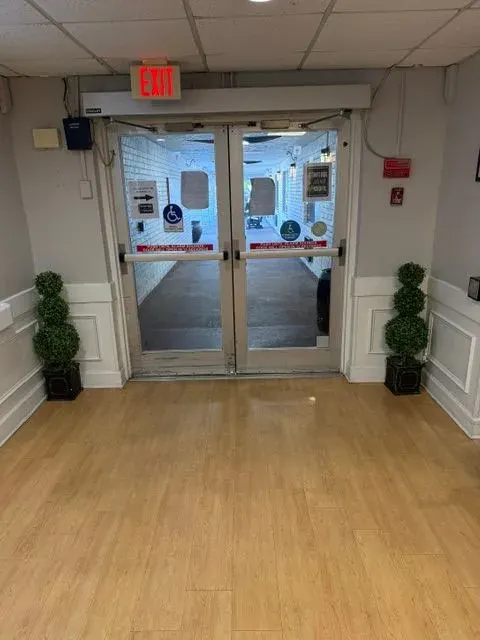 The front doors of Vivo Healthcare Sebring, seen from the lobby